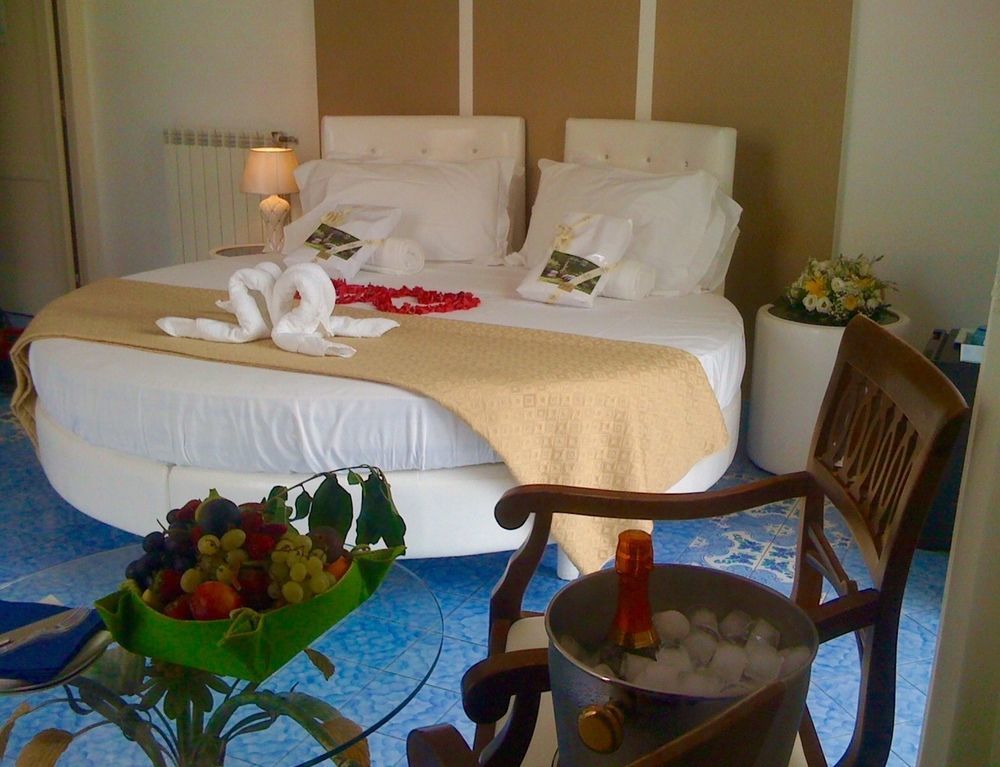 Piazza Tasso B&B Relais Sorrento Exteriör bild